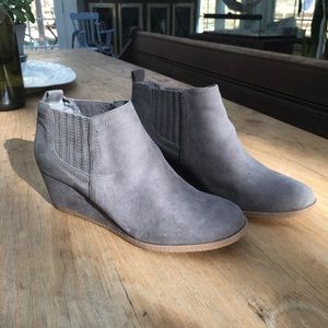 New Dolce Vita Grey Suede Wedge Bootie